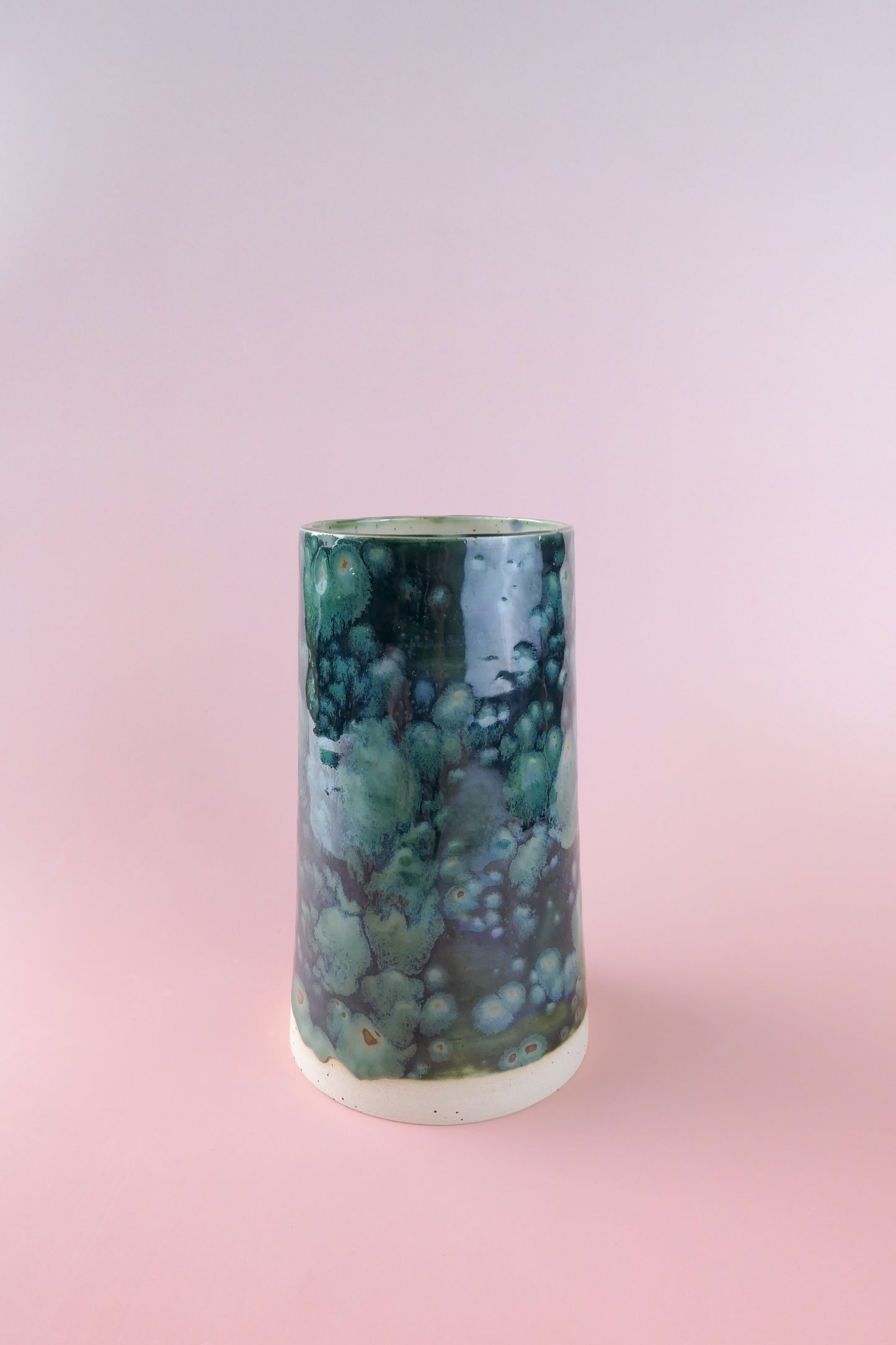 017. Vase