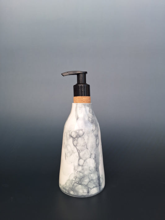 025. Distributeur à savon