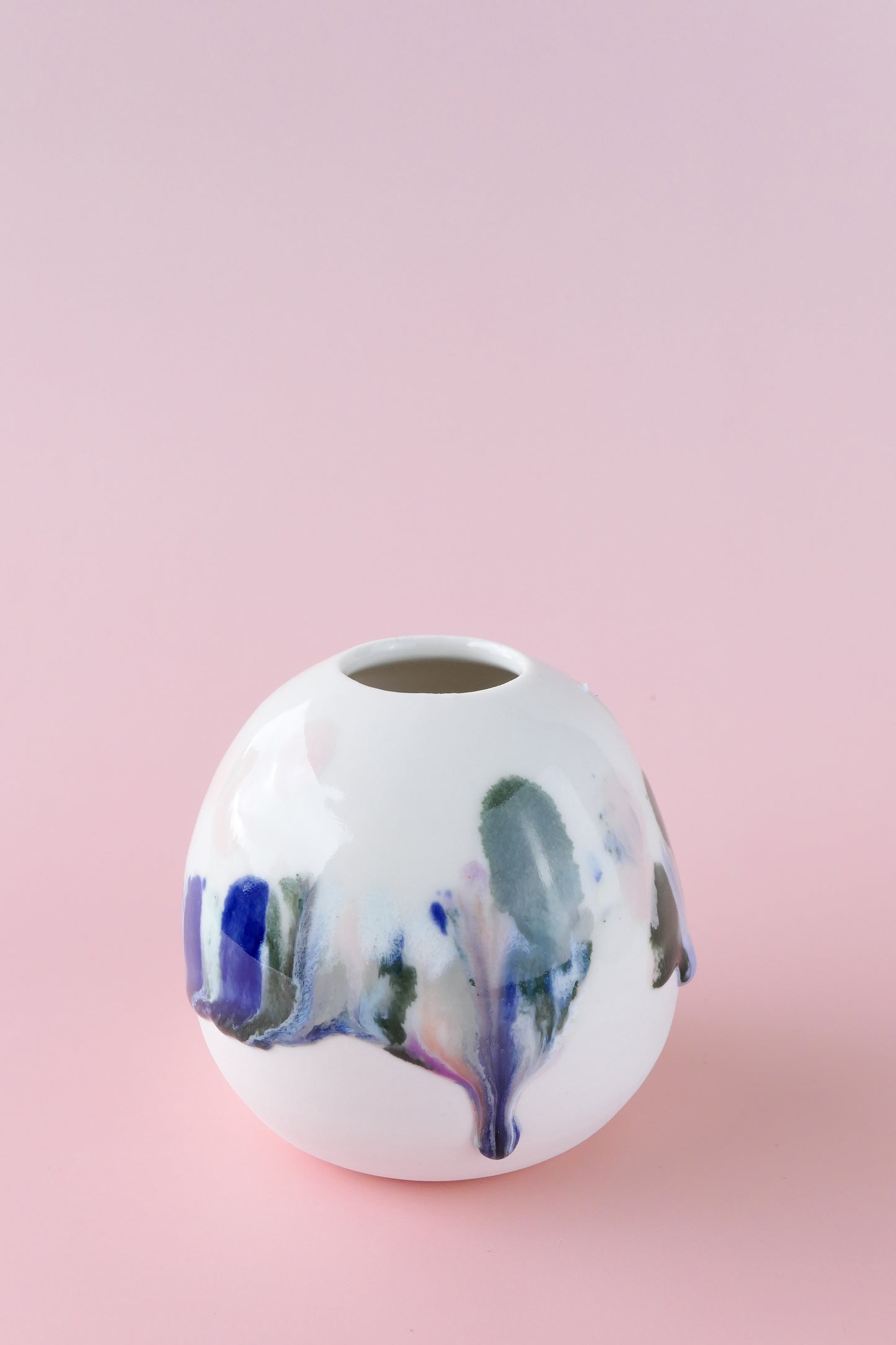 013. Vase